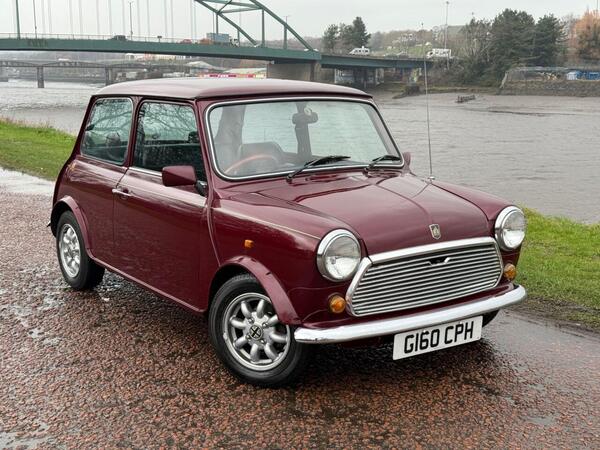 Austin Mini 997Lpetrol manual **LOW MILAGE IMMACULATE EXAMPLE**