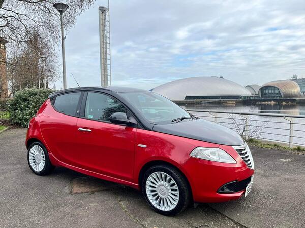 Chrysler Ypsilon 1.2 Black&Red Euro 5 (s/s) 5dr