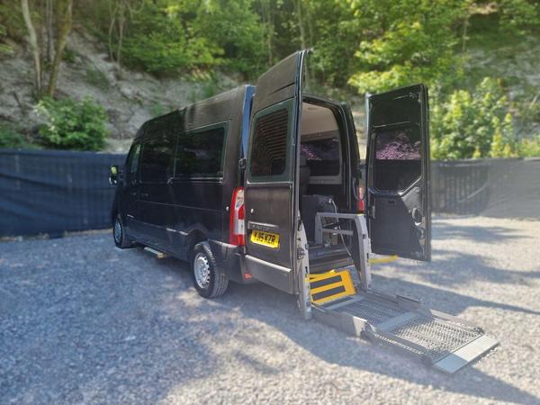 Renault Master 8 Seat MWB MR Wheelchair Accessible Disabled Access Ramp Vehicle