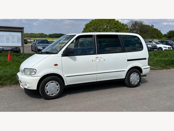 Nissan Serena 2.0 16v Excursion 5dr