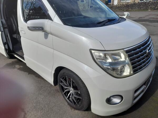 Nissan Elgrand Highway star