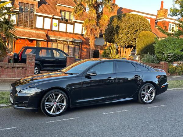 Jaguar XJ 3.0d V6 R-Sport Auto Euro 6 (s/s) 4dr