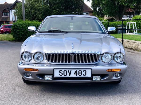 Daimler XJ Series 4.0 V8 LWB Saloon 4dr