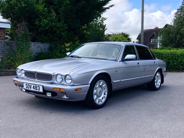 Daimler XJ Series 4.0 V8 LWB Saloon 4dr