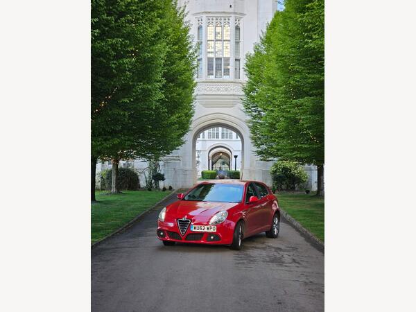 Alfa Romeo Giulietta 2.0 JTDM-2 Lusso Euro 5 (s/s) 5dr