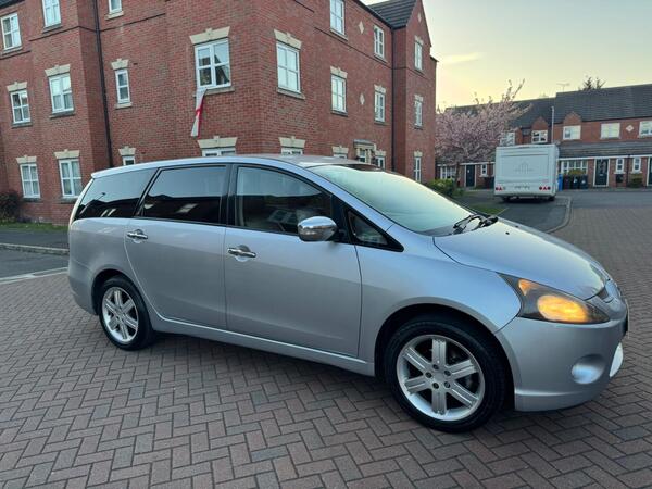 Mitsubishi Grandis 2.4 Warrior 5dr
