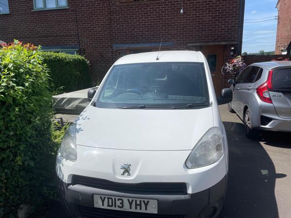 Peugeot Partner 1.6 HDi S Crew Van 4dr Diesel Manual L2 H1 (147 g/km, 90 bhp)