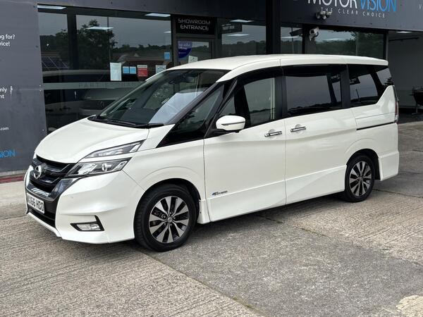 Nissan Serena 2.0 Hybrid Highway Star
