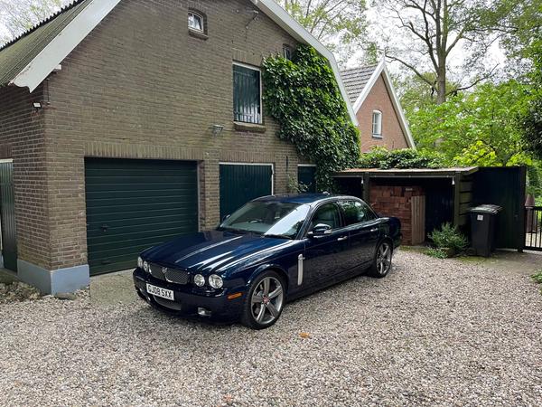 Jaguar XJR 4.2 V8 4dr