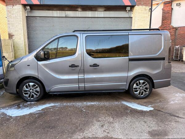 Vauxhall Vivaro 1.6 CDTi 2900 BiTurbo ecoFLEX Sportive Crew Van Double Cab 5dr Diesel Manual L1 H1 Euro 5 (s/s) (6 Seat) (120 ps)