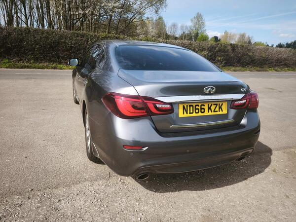 Infiniti Q70 2.2d Premium Auto Euro 6 (s/s) 4dr