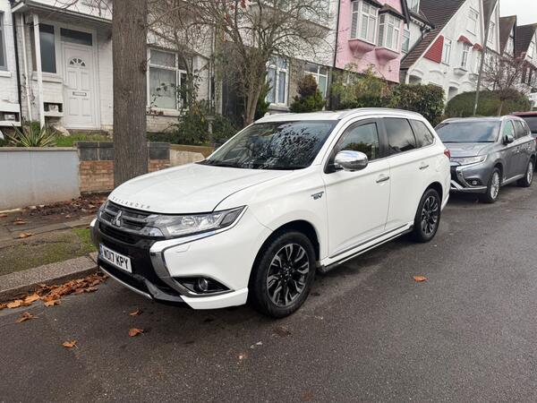 Mitsubishi Outlander 2.0h 12kWh 4h CVT 4WD Euro 6 (s/s) 5dr