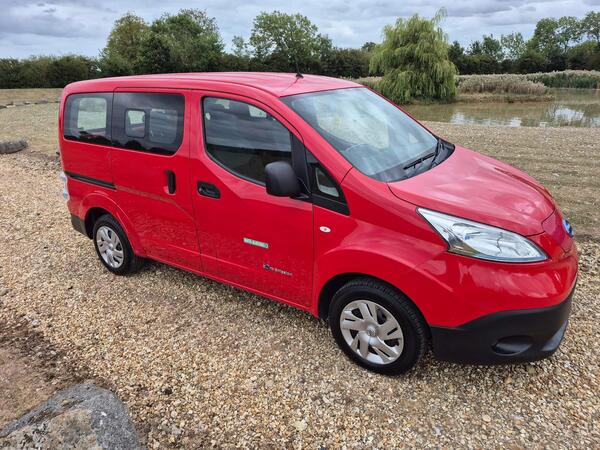 Nissan e-NV200 40kWh Acenta Combi Van Double Cab 5dr Electric Auto (5 Seat, Quick Charge) (109 ps)