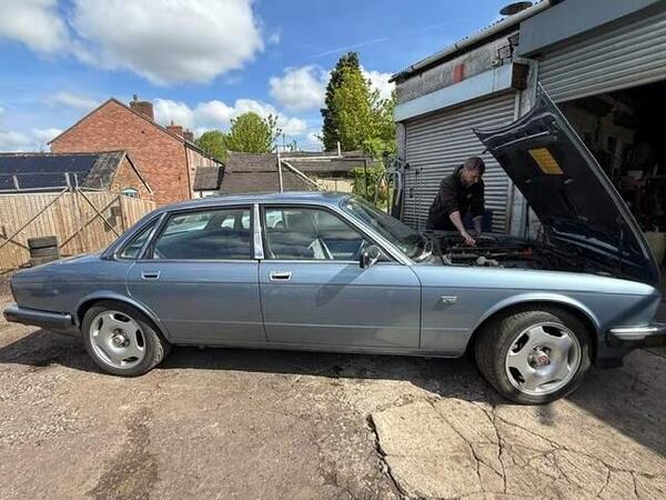 Jaguar XJ 4dr