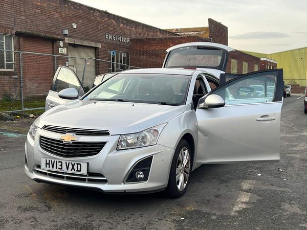 Chevrolet Cruze 1.8 LTZ Auto Euro 5 5dr (Nav)