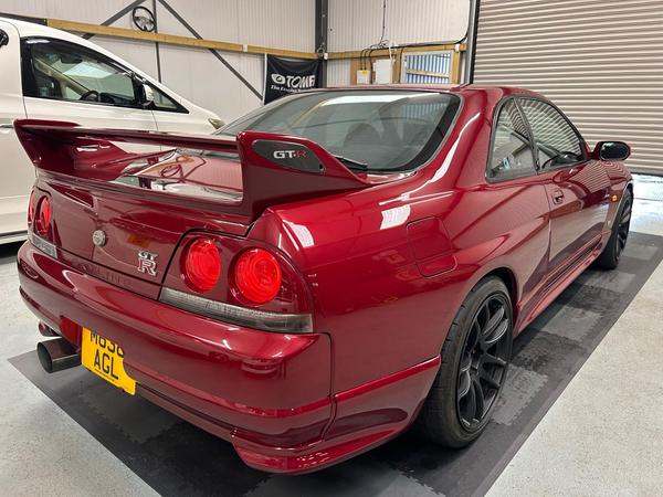 Nissan Skyline Super clear red - sought after colour