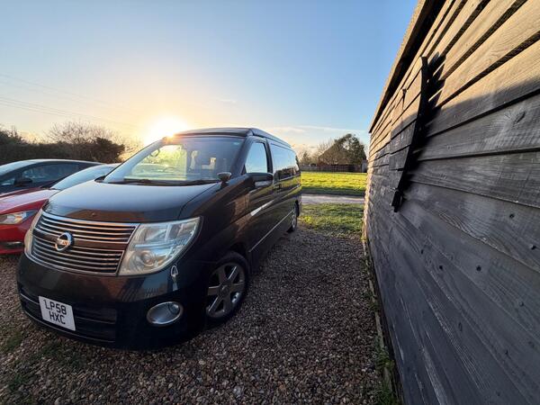 Nissan Elgrand Camper