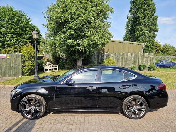 Infiniti Q70 2.2d Premium Auto Euro 5 (s/s) 4dr