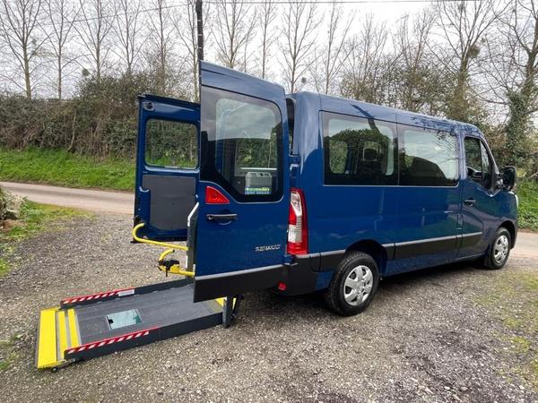 Renault Master SL28dCi 135 Business+ WHEELCHAIR ACCESSIBLE VEHICLE 4 SEATS 5dr