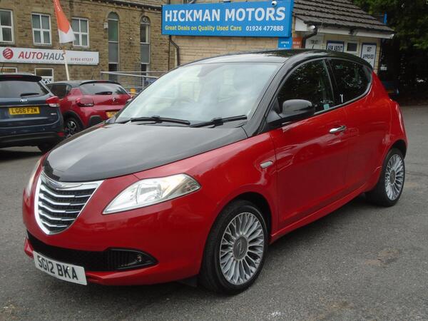 Chrysler Ypsilon 1.2 Black&Red Euro 5 (s/s) 5dr