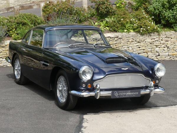 Aston Martin DB4