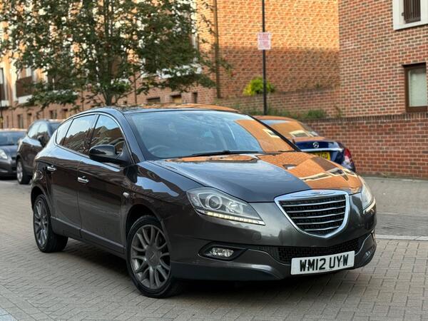 Chrysler Delta 1.6 M-Jet SR Hatchback 5dr Diesel Manual Euro 5 (120 bhp)