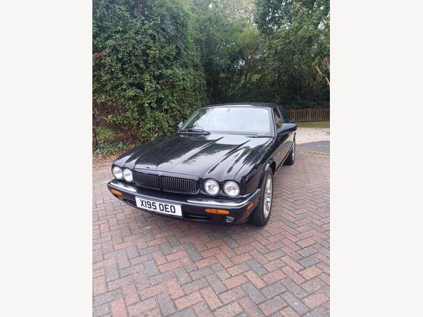 Jaguar XJ 3.2 XJ8 Executive Saloon 4dr Petrol Automatic (290 g/km, 240 bhp)