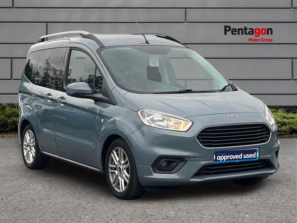 Ford Tourneo Courier 1.0 EcoBoost Titanium Euro 6 5dr
