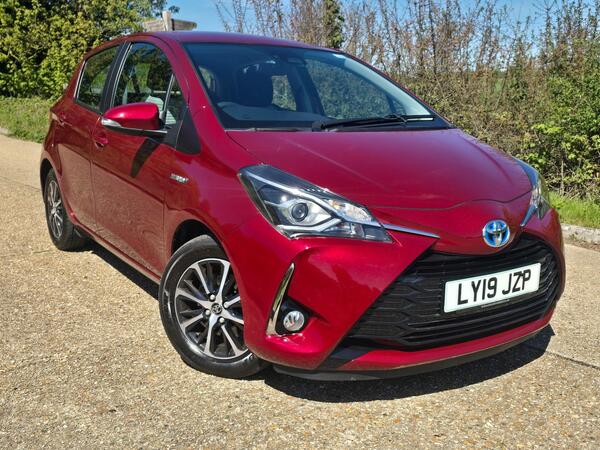 Toyota Yaris 1.5 VVT-h Icon Tech E-CVT Euro 6 (s/s) 5dr