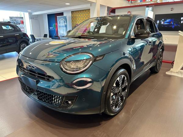 Fiat 600e 54kWh La Prima Auto 5dr