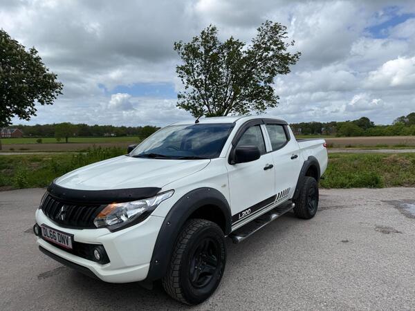 Mitsubishi L200 2.4 DI-D DC 4Life 4WD Euro 5 (s/s) 4dr