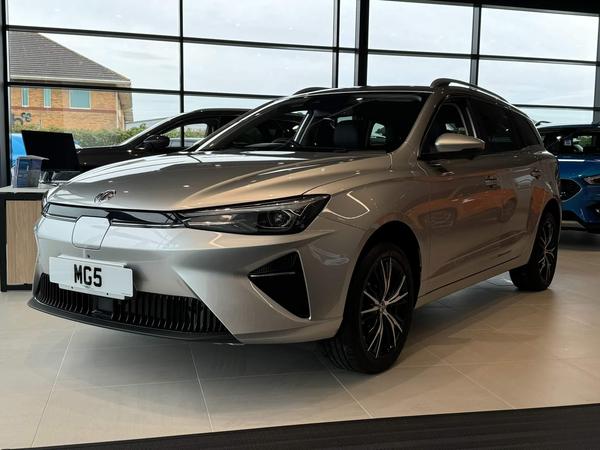 MG MG5 61.1kWh Trophy Auto 5dr