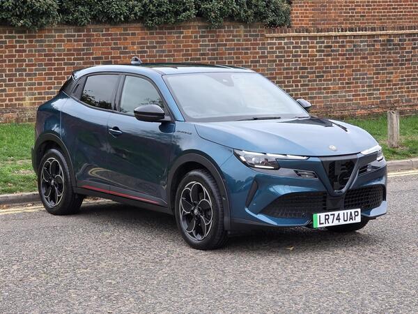Alfa Romeo Junior 54kWh Elettrica Speciale Auto 5dr