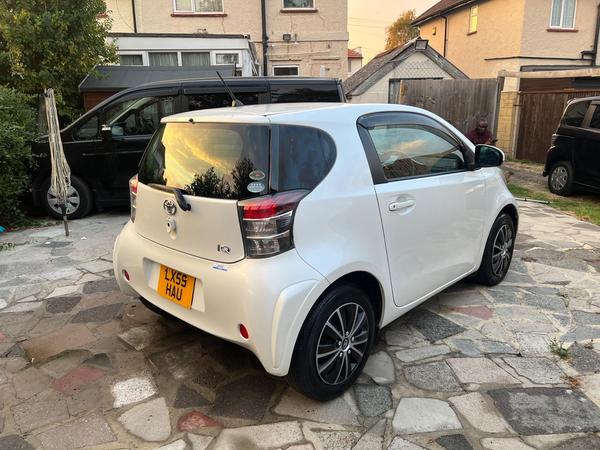 Toyota iQ 1.0 VVT-i 2 Hatchback 3dr Petrol Multidrive Euro 4 (68 bhp)