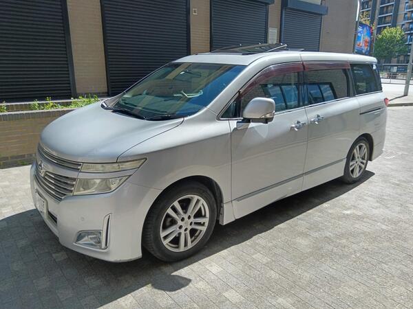 Nissan Elgrand 8 seater