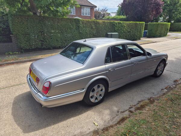 Bentley Arnage 6.8 R Saloon 4 door Auto ( 450 bhp)
