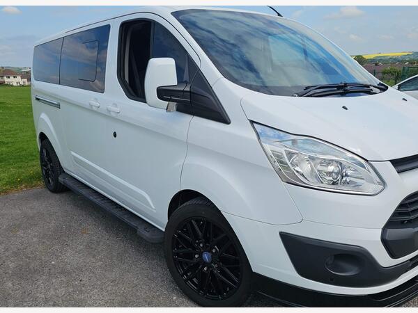 Ford Tourneo Custom 2.2 300 TDCi Limited Minibus Double Cab 5dr Diesel Manual L2 Euro 5 (s/s) (125 ps)