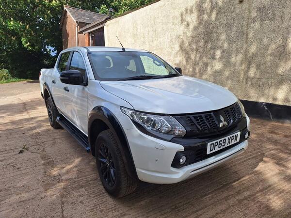 Mitsubishi L200 2.4 DI-D DC Challenger Pickup Double Cab 4dr Diesel Auto 4WD Euro 6 (181 ps)