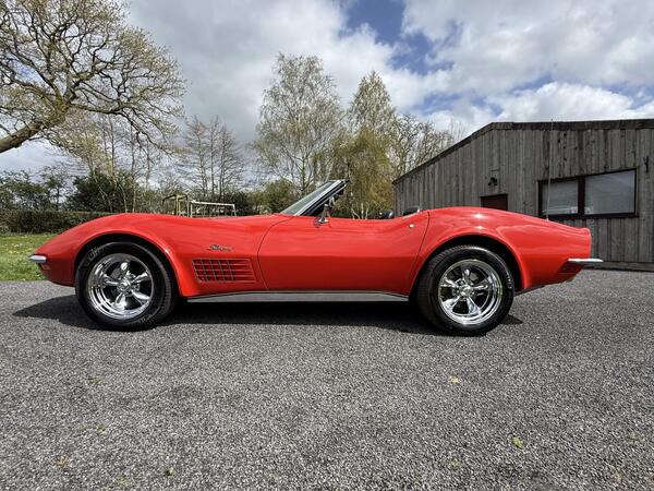 Chevrolet Corvette Stingray 350 cubic inches Convertible 2dr Petrol V8 Engine