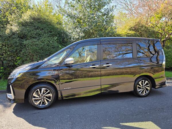 Nissan Serena 2.0 S-HYBRID HIGHWAY STAR 8SEAT AUTO 5DR
