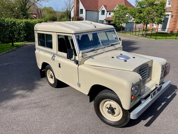 Land Rover Series III 2.3 88 Hard Top Petrol Manual (77 bhp)