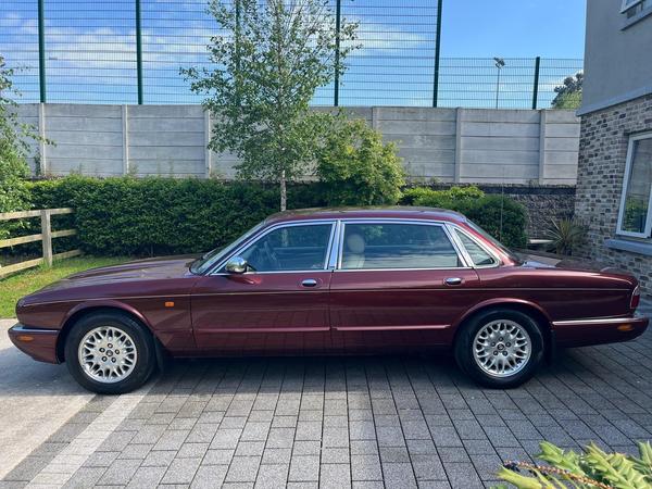 Daimler XJ Series 4.0 V8 LWB Saloon 4dr