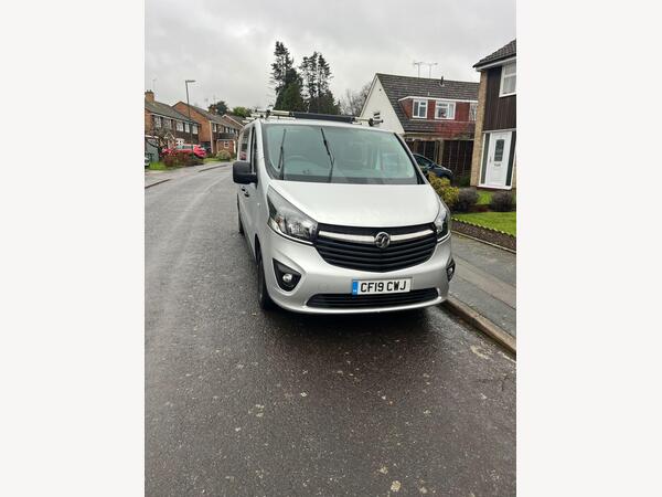 Vauxhall Vivaro 1.6 CDTi 2900 Sportive Crew Van Double Cab 5dr Diesel Manual L2 H1 Euro 6 (6 Seat) (120 ps)