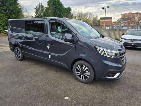 Renault Trafic 2.0 dCi Blue LL30 Extra Sport Crew Van L2 H1 Euro 6 (s/s) 6dr