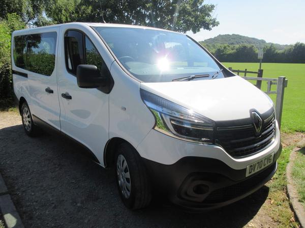 Renault Trafic 2.0 dCi ENERGY 28 Business Minibus Double Cab 5dr Diesel Manual SWB Euro 6 (s/s) (9 Seat) (120 ps)