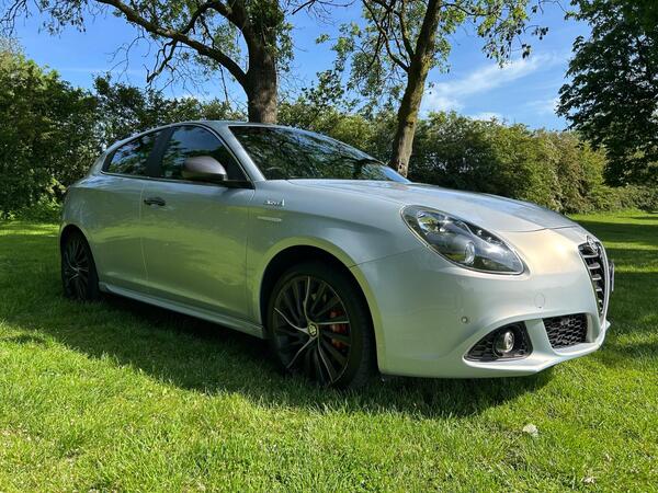Alfa Romeo Giulietta 2.0 JTDM-2 QV Line Euro 5 (s/s) 5dr