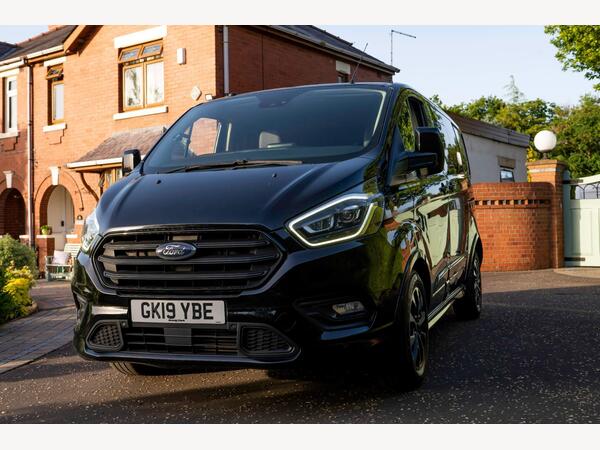 Ford Transit Custom 2.0 310 EcoBlue Sport Crew Van Double Cab 6dr Diesel Auto L1 H1 Euro 6 (s/s) (5 Seat) (170 ps)
