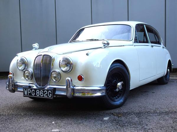 Daimler V8-250