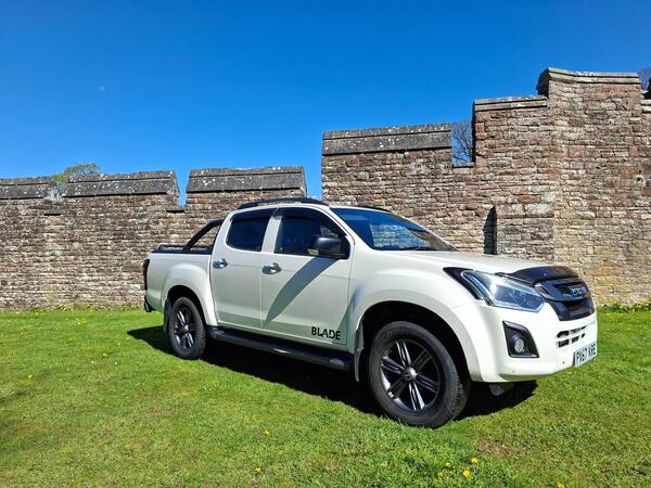 Isuzu D-Max 1.9 TD Blade Pickup Double Cab 4dr Diesel Manual 4WD Euro 6 (164 ps)