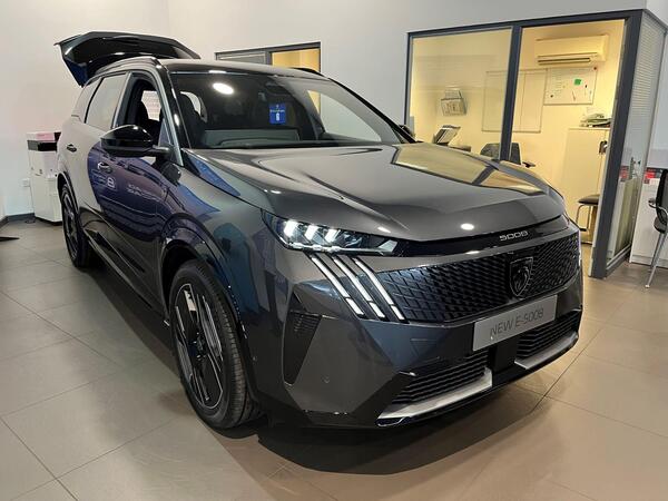 Peugeot E-5008 73kWh GT Premium Auto 5dr